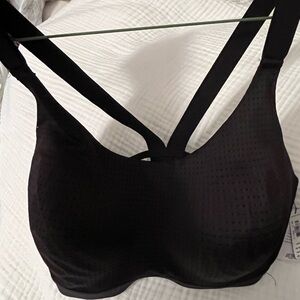 Victoria’s Secret sport bra, NWT. 34 DD.  Sexy back straps.